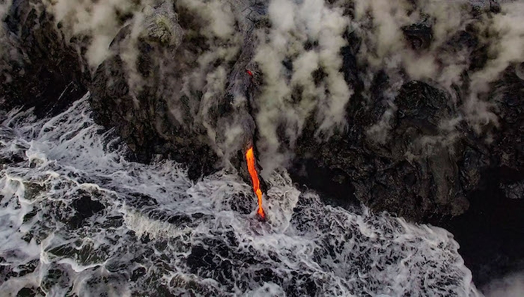 Un flujo de lava en los flancos del volcán Kilauea, en Hawaii. / Fotografía: Infobae