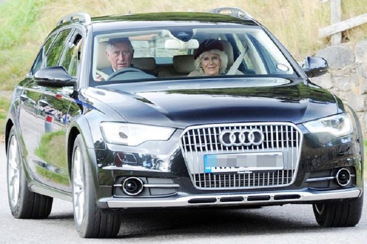 Carlos de Inglaterra, conduciendo el vehículo accidentado. / Daily Mirror