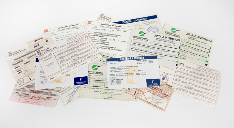 Licencias de caza de diversas comunidades autónomas. 
