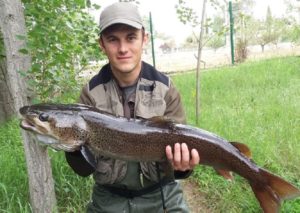 Un joven pesca un salmón del Danubio de 8 kilos en Salamanca