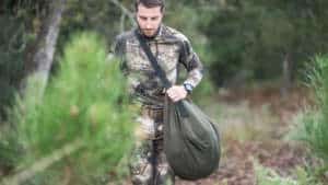 Este petate de Decathlon te permite llevar un corzo u otra pieza de caza a casa sin manchar nada
