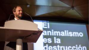 Nace un instituto de intelectuales para combatir la demagogia del animalismo