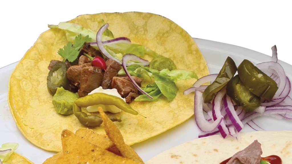 Tacos mexicanos hechos con carne de cuello de corzo.