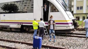 El tren de Ferrol a Gijón atropella a un jabalí y se generan más de dos horas de retrasos
