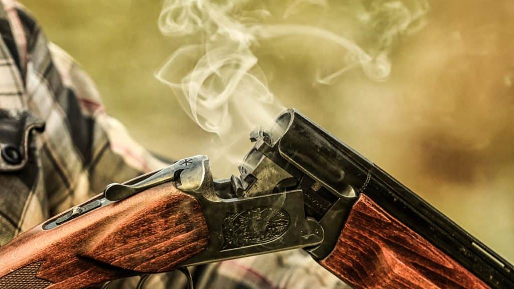 Escopeta del calibre 12 después de disparar. © Shutterstock