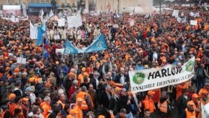 Más de 55.000 cazadores salen a las calles en Francia para manifestarse contra los últimos ataques al sector