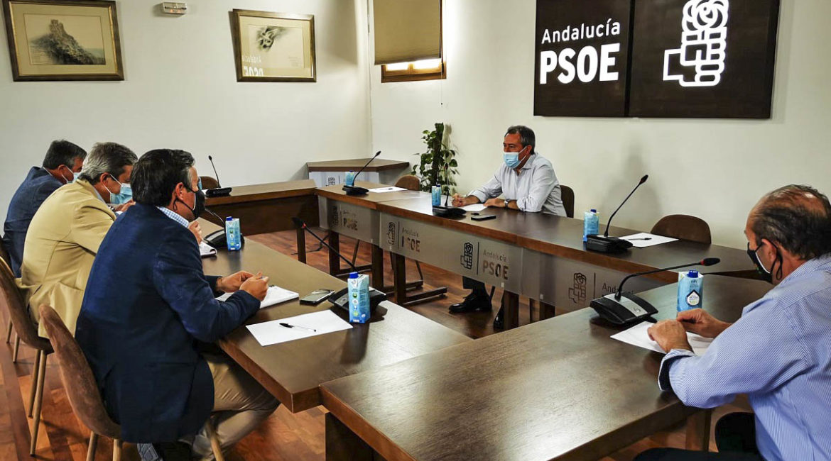 Agricultores, ganaderos y cazadores se unen en Andalucía para rechazar las políticas animalistas de la Administración