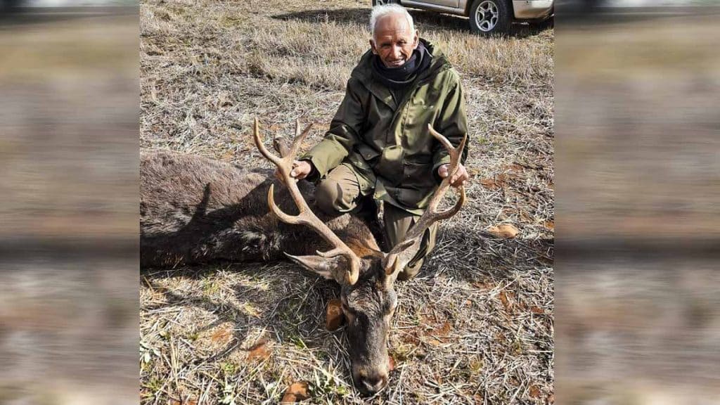cazador 85 años ciervo