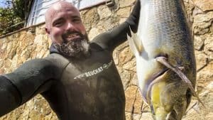 Pescan un dentón de 11 kilos a pulmón en Cataluña (podría ser récord)
