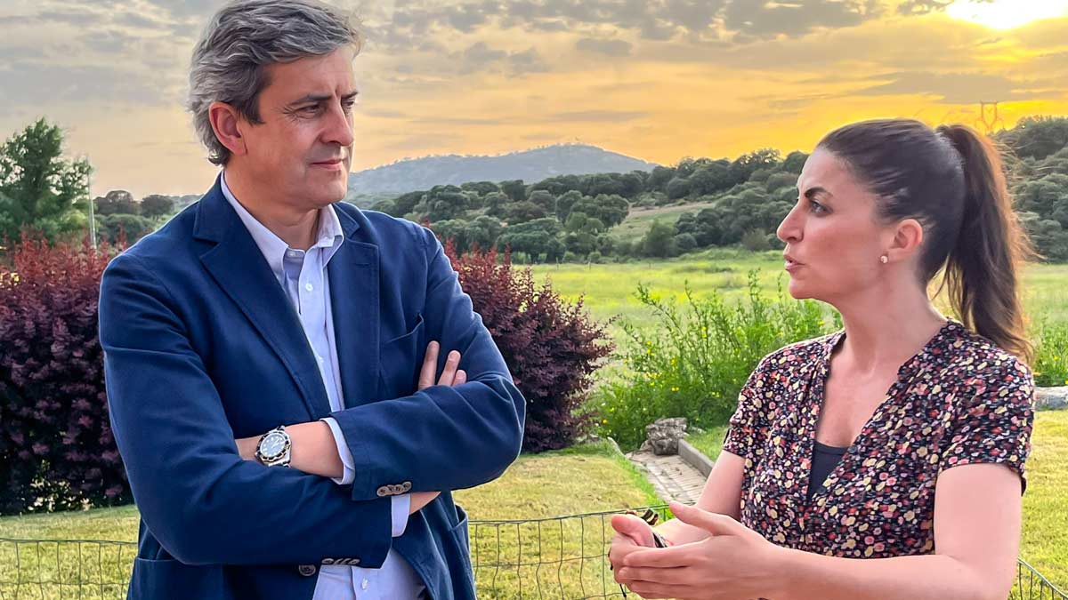 Macarena Olona se compromete a fomentar la caza desde VOX tras firmar ...