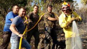 Mientras PACMA «manda todo su apoyo» a los bomberos de los incendios, los cazadores van allí a ayudarlos