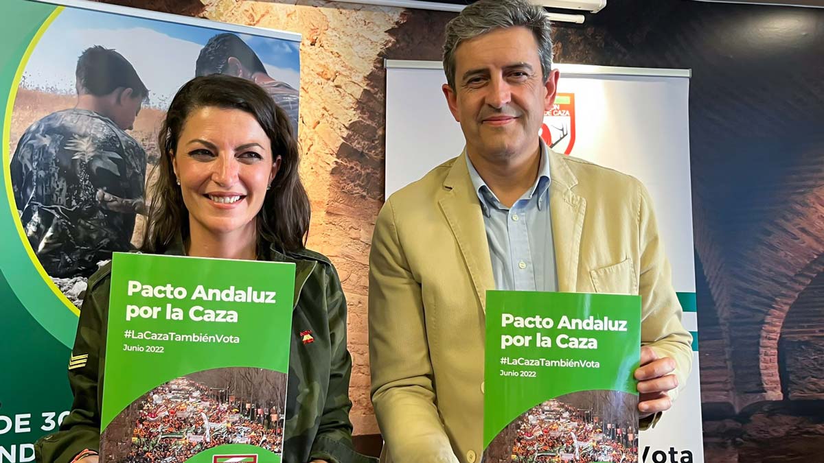 Macarena Olona se compromete a fomentar la caza desde VOX tras firmar ...