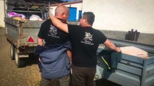 Cazadores desolados por el incendio de La Culebra llevan 1.000 kg de comida a la fauna: «Ni un animalista ha venido»