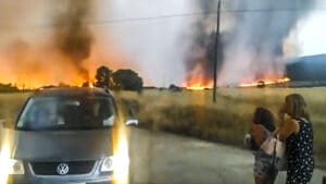 Desgarrador vídeo de una vecina zamorana atrapada por las llamas: «No sabemos dónde ir, se ha quemado todo»