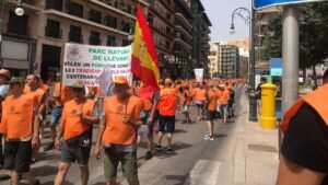 La marea naranja de cazadores también protesta en Baleares contra el anteproyecto de ley animalista del Gobierno