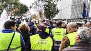 Los guardas rurales se concentran en Sevilla para protestar contra el intrusismo laboral y las agresiones que sufren