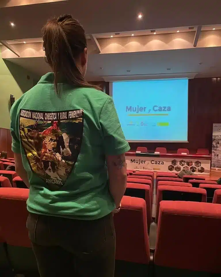 Representante de ANCARFE en en el acto de presentación de los resultados del estudio La mujer cazadora en España