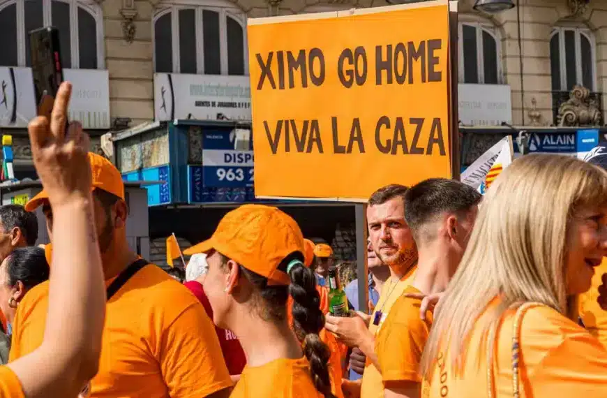 Carteles contra el Gobierno de Ximo Puig en la manifestación del pasado 6 de mayo en Valencia.