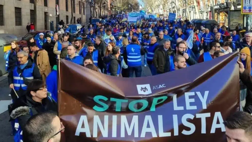 Manifestación contra la ley animalista en Madrid