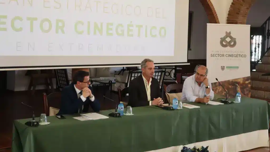 Miguel Ángel Gallardo, José María Gallardo y Pedro Muñoz durante el acto de presentación del Plan