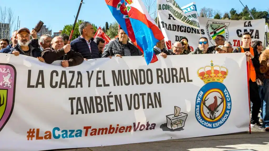 Imagen de una de las primeras campañas de #LaCazaTambienVota.