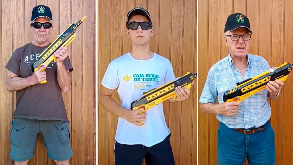 Varias imágenes del vídeo de TikTok de la escopeta para cazar moscas.