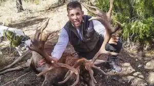 Caza un increíble ciervo de 18 puntas en una montería en abierto de 120 euros el puesto