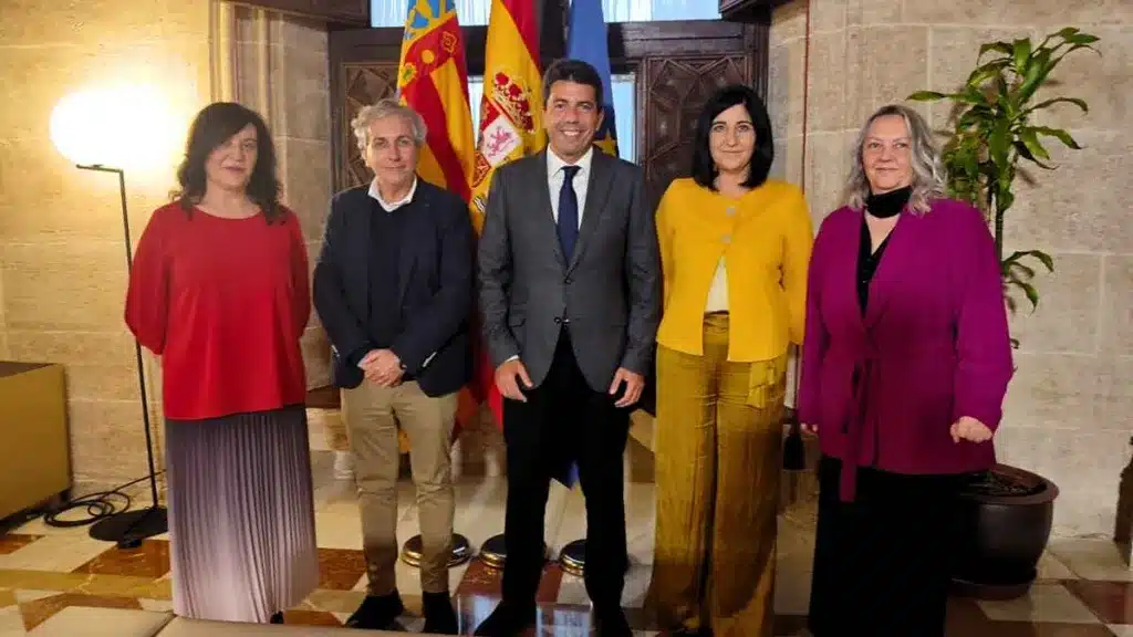 El Presidente de la Generalitat Valenciana reunido con los animalistas