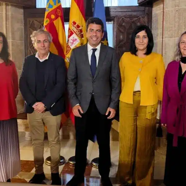 El Presidente de la Generalitat Valenciana reunido con los animalistas