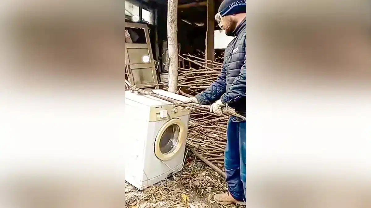 Un ingenioso hombre de campo convierte una vieja lavadora en una máquina  para cortar leña