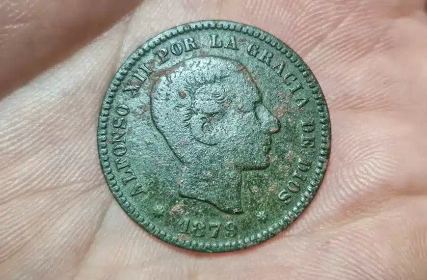 Moneda encontrada por el autor mientras cazaba.