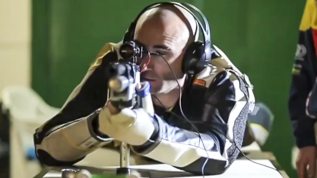 Este dispositivo permite a las personas ciegas apuntar y disparar con un arma