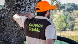 Dos furtivos equipados con inhibidores de frecuencia encañonan a los guardas que los sorprendieron en Cádiz