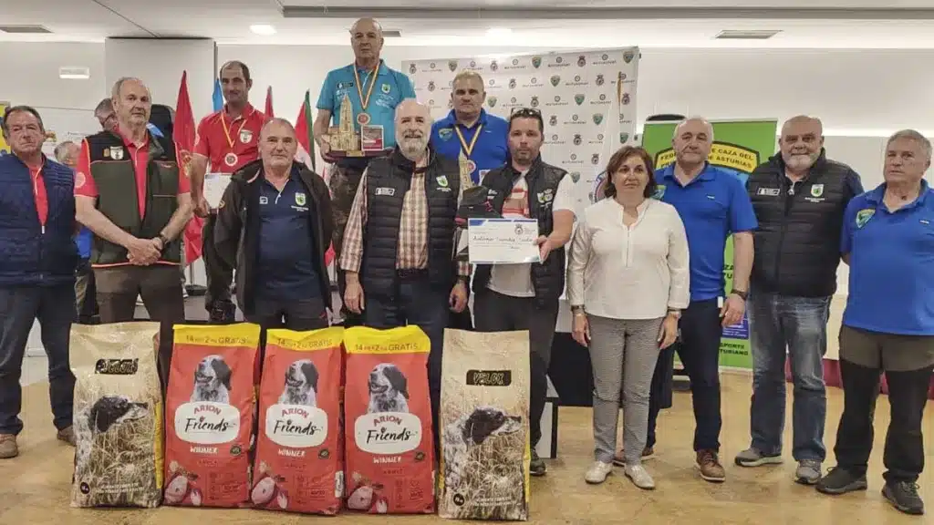 Antonio Sánchez y ‘Chico’ se proclaman campeones de España de perros de rastro sobre jabalí