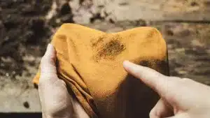 Adiós a las manchas sin frotar: Mercadona arrasa con este producto que las disuelve