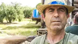 Un zahorí de Córdoba es testigo de un fenómeno inusual: el suelo se agrieta y comienza a brotar agua