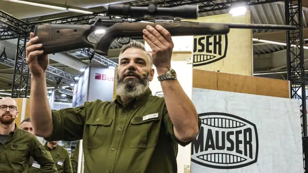 Mauser presenta un nuevo rifle de cerrojo rectilíneo: el modelo M25