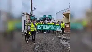Un pueblo de Granada se levanta para evitar el desahucio a un matrimonio de su cortijo por «un error en el catastro».