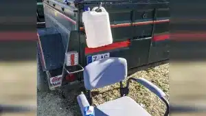 Un agricultor ingenia un retrete portátil «para evitar multas» cuando trabaja en el campo