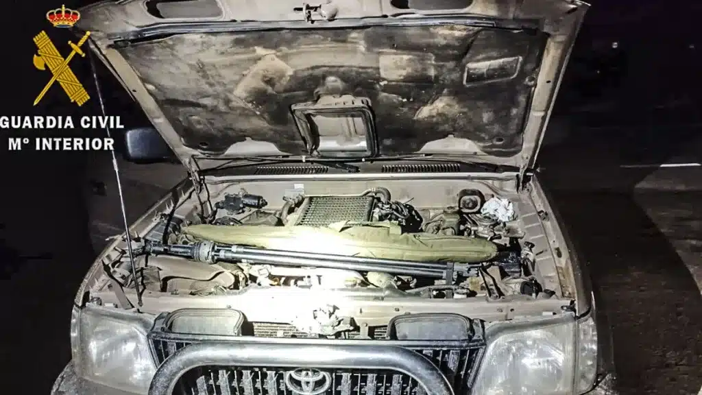 furtivos Salamanca rifle capó coche