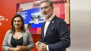 Pancarta Teresa Ribera caza