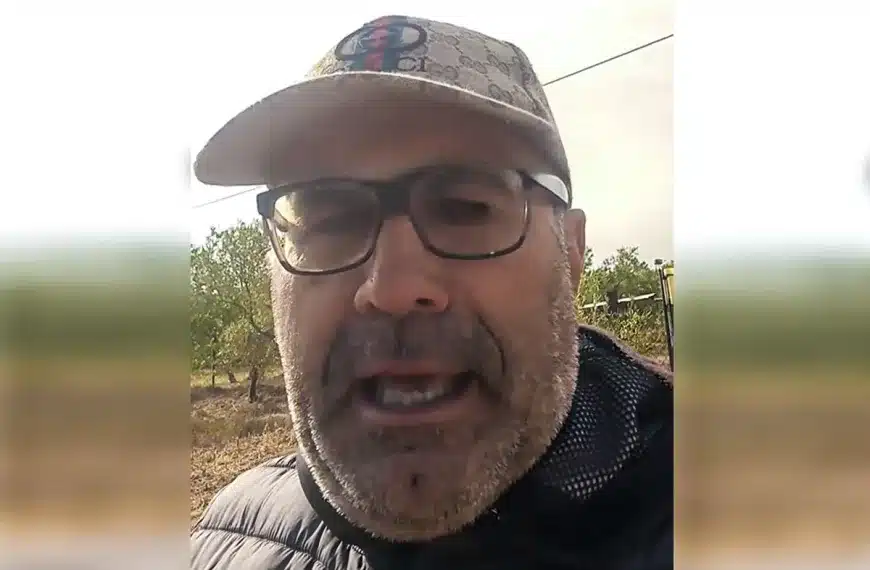 Agricultor truco daños conejos