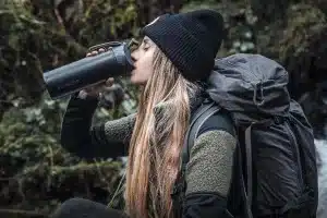 Parece un error, pero no lo es: Amazon tira el precio de esta botella de supervivencia que purifica el agua