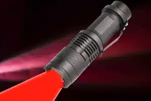 ¿Por qué algunas linternas tienen luz roja y por qué las usan los cazadores?