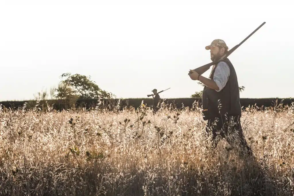 Dos cazadores en mano. © Ángel Vidal.