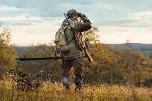 Un cazador durante un rececho.