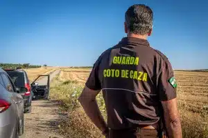 guarda-de-coto-de-caza