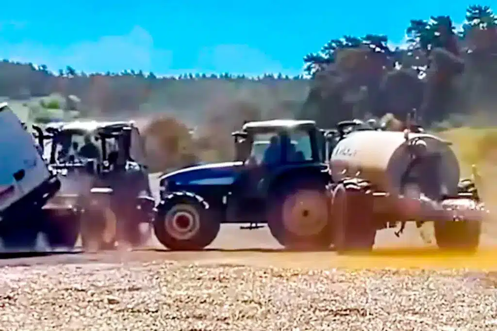 El tractor con la cuba de purines.