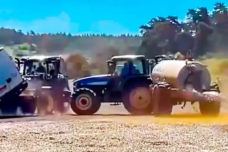 El tractor con la cuba de purines.