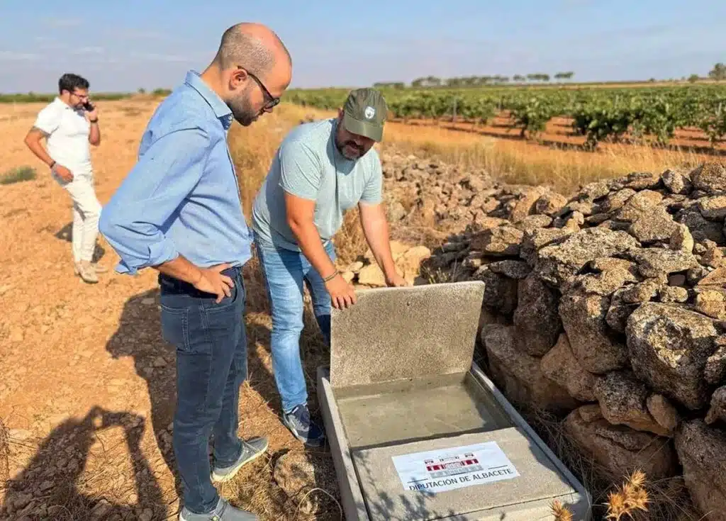 Instalación de uno de los bebederos de Albacete.